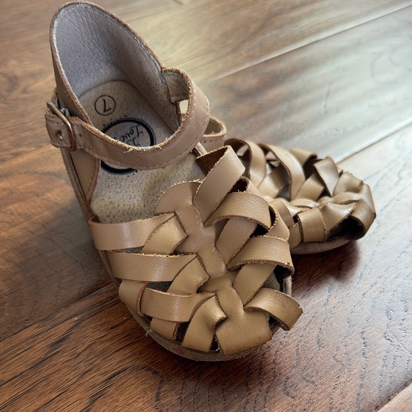 Little Love Bug Ella Barefoot Sandals in Tan Size 7 - Picture 1 of 4